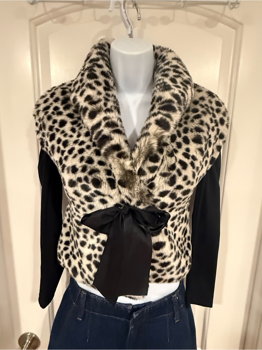 Fabulous Furs Black & Cream Faux Leopard Fur Shrug with Satin Tie / like new
